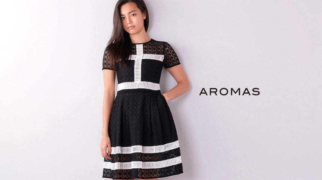 AROMAS（アロマズ）は、着心地よさを追求し、エレガントでシンプル、女性であることの魅力を最大限に生かしたデザインを展開します。